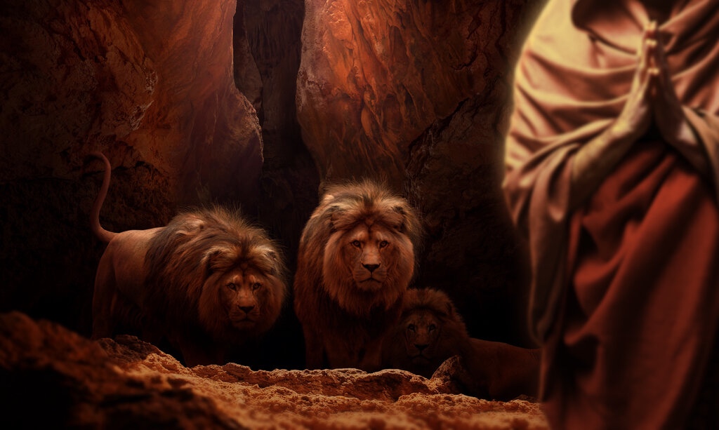 Daniel thrown into the lions den and praying to God