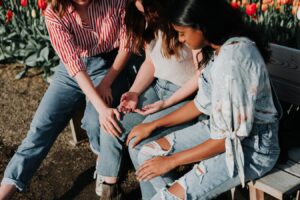 three ladies praying