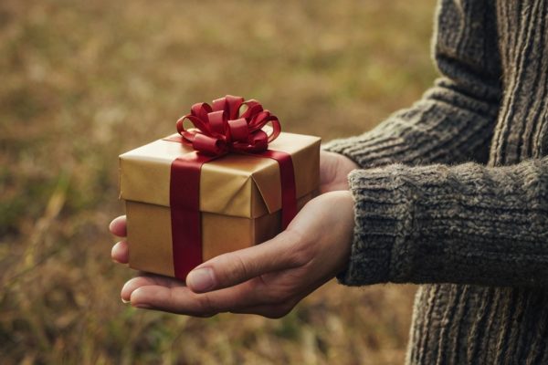 5 Thoughtful Gifts for a Christian Person